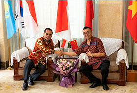 Director Yang Guanglin and Indonesian Ambassador H.E Mr. Djauhari Oratmangun (2022)